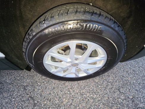 Used 2023 Chevrolet Equinox LT image 33