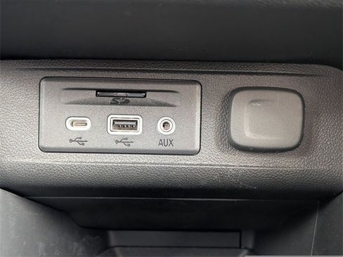 Used 2020 Buick Encore GX Essence w/ Experience Buick Package image 22