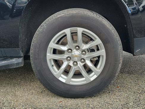 Used 2024 Chevrolet Suburban LT AWD/4WD image 13