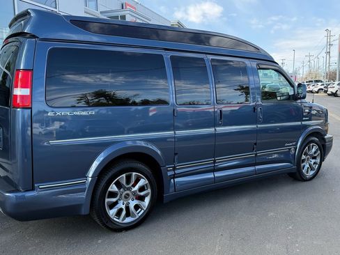 Used 2023 Chevrolet Express 2500 RWD image 2
