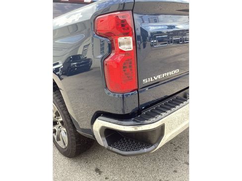 Used 2022 Chevrolet Silverado 1500 LT AWD/4WD image 17