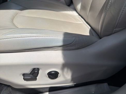 Used 2021 Chrysler Pacifica Touring-L FWD image 21