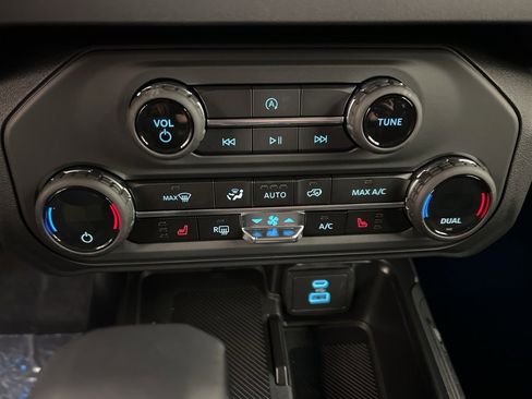 New 2025 Ford Bronco Big Bend image 13