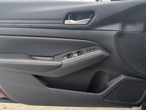 Used 2025 Nissan Altima 2.5 SV FWD image 11