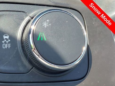 Used 2020 Chevrolet Traverse LT FWD image 13
