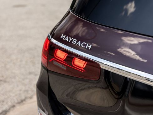 Used 2024 Mercedes-Benz Maybach GLS 600 4MATIC image 14