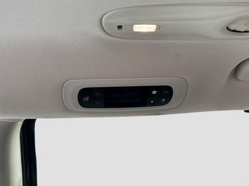 Used 2023 Chrysler Pacifica Touring-L FWD image 32