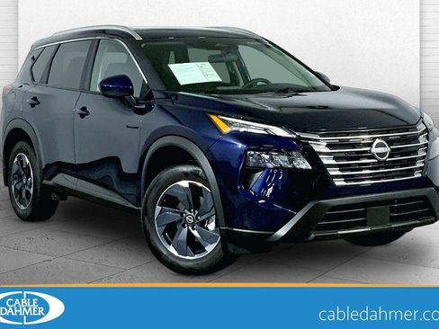 Used 2025 Nissan Rogue SV w/ SV Premium Package image 1