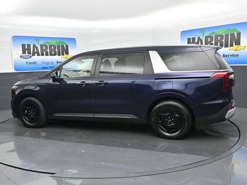 Used 2025 Kia Carnival FWD image 3