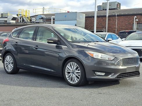 Used 2017 Ford Focus Titanium image 3