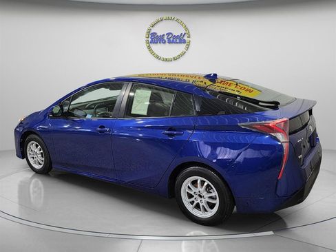 Used 2017 Toyota Prius Two w/ Prius Two Safety Plus Package FWD image 5