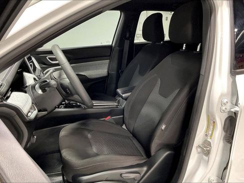 Used 2023 Jeep Compass Sport image 32