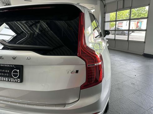 Certified 2022 Volvo XC90 T6 Momentum image 13