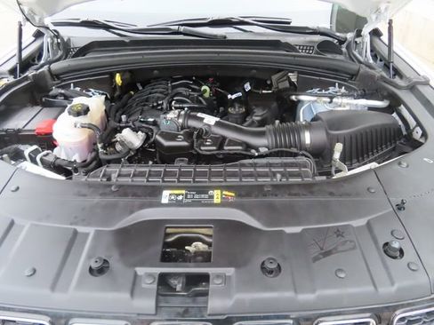 Used 2023 Jeep Grand Cherokee Limited w/ Luxury Tech Group II image 12