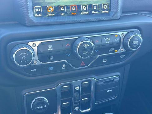 Used 2023 Jeep Wrangler Unlimited Rubicon 4xe image 30