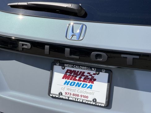 Certified 2025 Honda Pilot Touring image 28