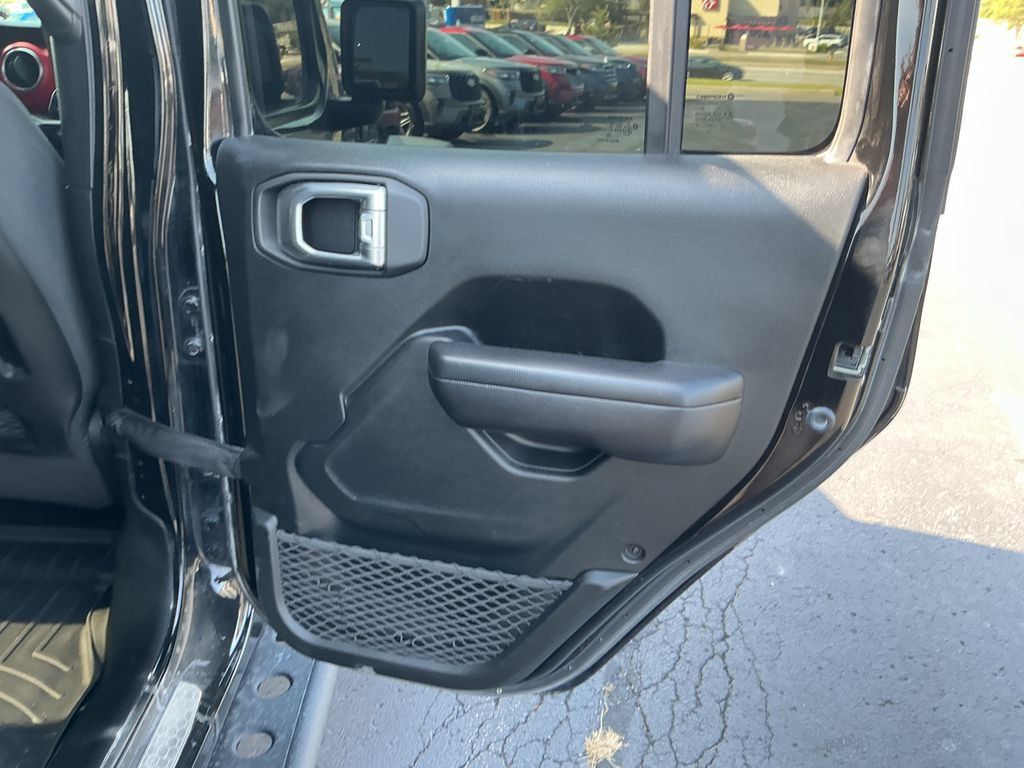Used 2021 Jeep Wrangler Unlimited Rubicon AWD/4WD image 16