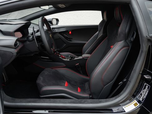 Used 2023 Lamborghini Huracan Tecnica image 6