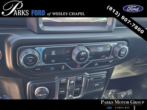 Used 2021 Jeep Wrangler Unlimited Rubicon 4xe AWD/4WD image 22