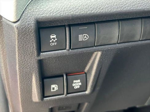 Certified 2026 Toyota Sienna XLE FWD image 28