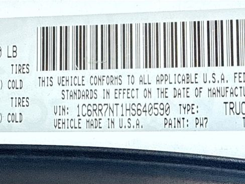 Used 2017 RAM 1500 Laramie image 34