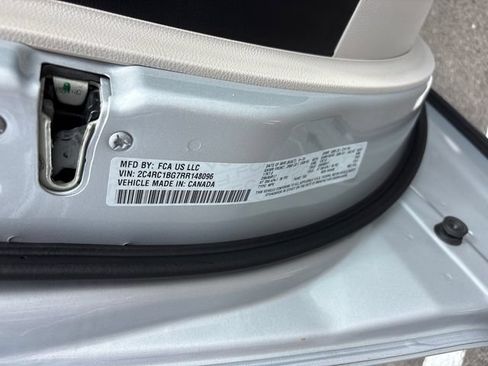 Used 2024 Chrysler Pacifica Touring-L FWD image 37