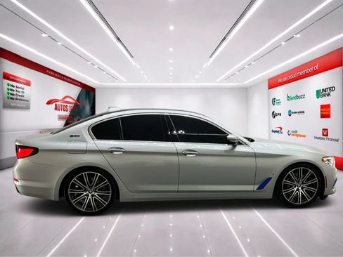 Used 2018 BMW 530e xDrive w/ Premium Package 2 AWD/4WD image 8