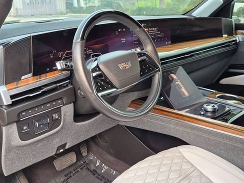 Certified 2025 Cadillac Escalade Sport Platinum AWD/4WD image 11