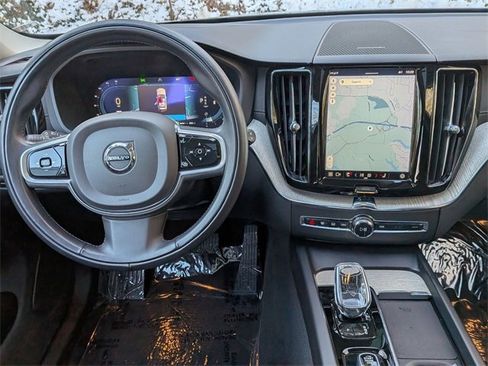 Certified 2022 Volvo XC60 B5 Inscription w/ Advanced Package image 17