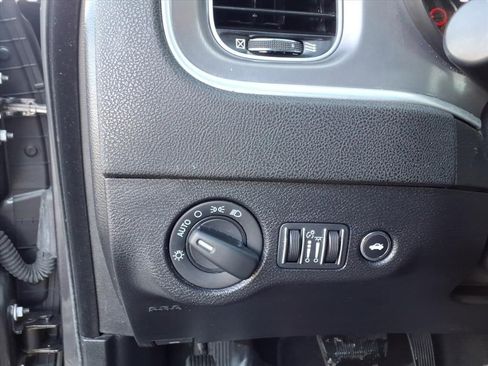 Used 2022 Dodge Charger SXT image 28