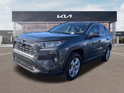 Used 2021 Toyota RAV4 XLE image 6