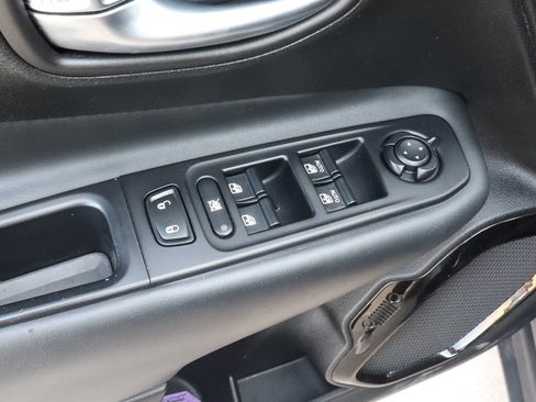 Used 2017 Jeep Renegade Altitude FWD image 15