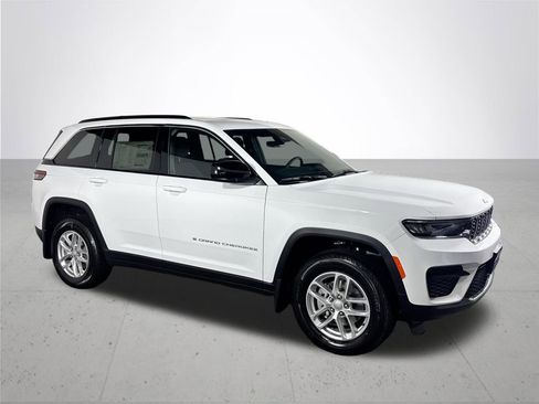 New 2025 Jeep Grand Cherokee Laredo X w/ Luxury Tech Group I image 4