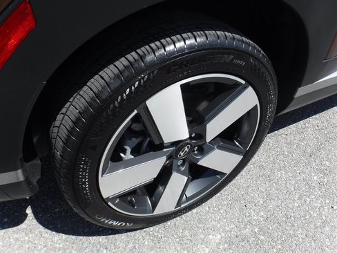 Used 2024 Hyundai Santa Fe Limited image 4