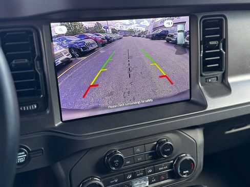 Used 2025 Ford Bronco Badlands image 21