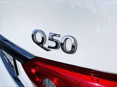 Used 2017 INFINITI Q50 2.0t w/ Moonroof Package RWD image 29