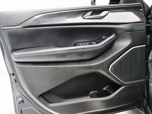 Used 2022 Jeep Grand Cherokee Altitude image 37