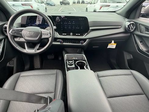 New 2026 Chevrolet Equinox LT w/ Convenience Package II FWD image 8