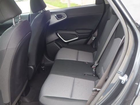 Used 2025 Kia Soul LX w/ LX Technology Package FWD image 12