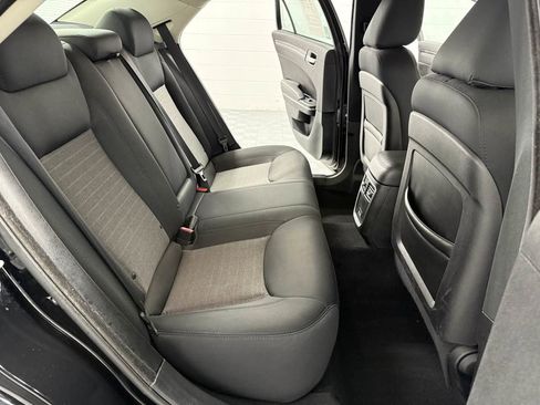 Used 2019 Chrysler 300 Touring w/ Sport Appearance Package image 12