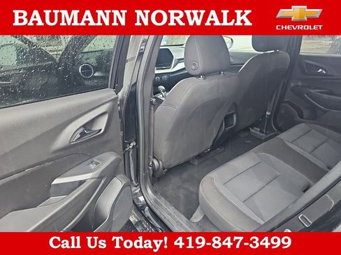 Used 2025 Chevrolet Trax LS w/ LS Convenience Package FWD image 23