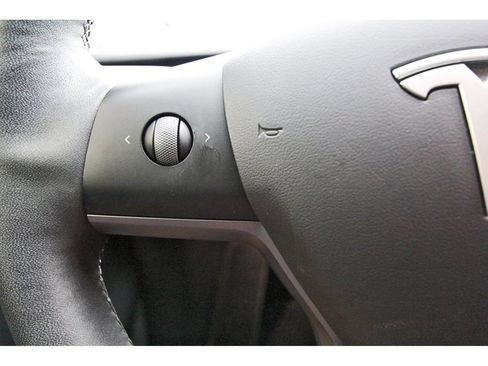 Used 2021 Tesla Model Y Long Range AWD/4WD image 17