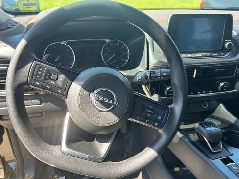 Used 2023 Nissan Rogue SV FWD image 5