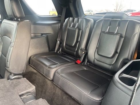 Used 2018 Ford Explorer Limited image 19
