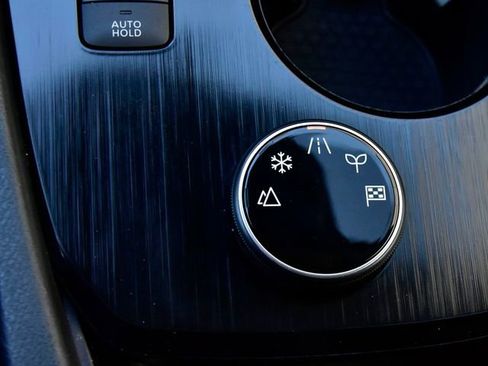 Used 2023 Nissan Rogue SV image 24