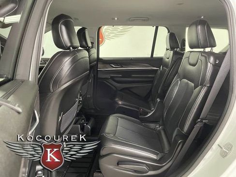 Used 2023 Jeep Grand Cherokee L Limited w/ Luxury Tech Group II AWD/4WD image 20
