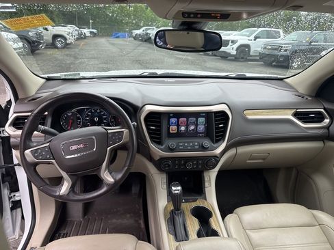 Used 2019 GMC Acadia Denali w/ Technology Package FWD image 15