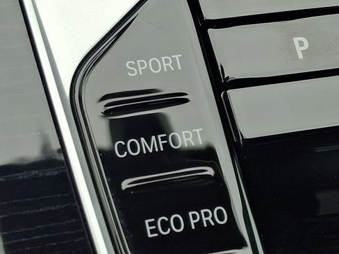 Used 2026 BMW X5 xDrive40i w/ M Sport Package image 25