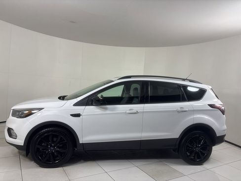 Used 2018 Ford Escape SE w/ SE Sport Appearance Package image 2