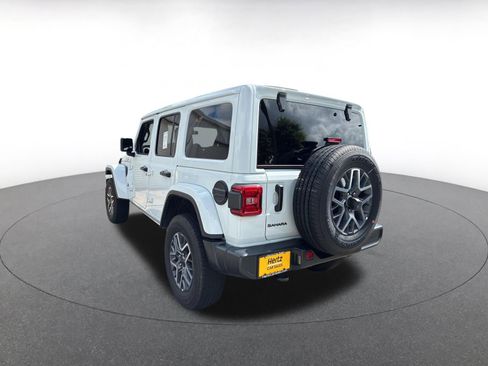 Used 2025 Jeep Wrangler Unlimited Sahara AWD/4WD image 5